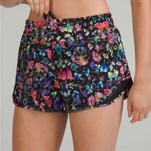 🖤🆕Lululemon Multi Floral Hotty Hot LR Lined Shorts✨NWT✨